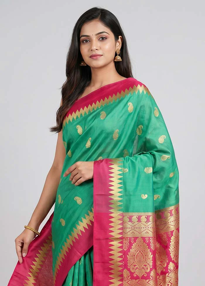 Green Kanjivaram Silk Saree With Blouse Piece - Image 2