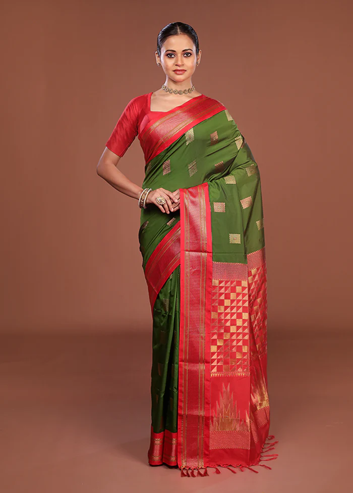 Green Kanjivaram Silk Saree With Blouse Piece - Image 2