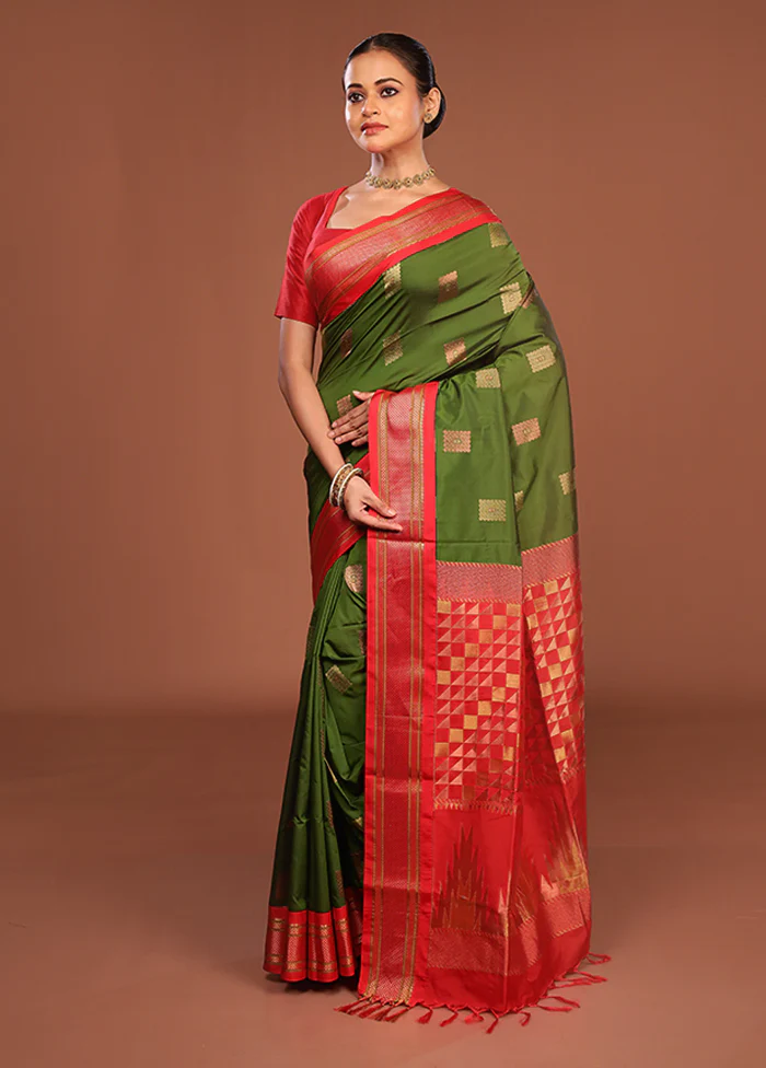 Green Kanjivaram Silk Saree With Blouse Piece - Image 4