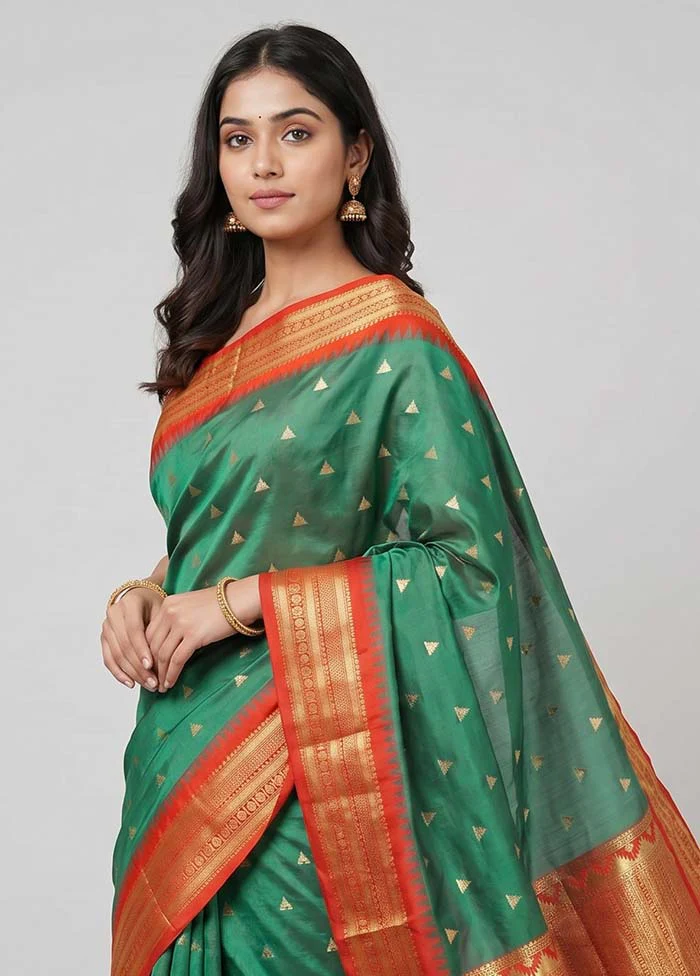 Green Kanjivaram Silk Saree With Blouse Piece - Image 2