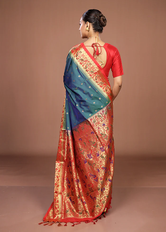 Green Kanjivaram Silk Saree With Blouse Piece - Image 3