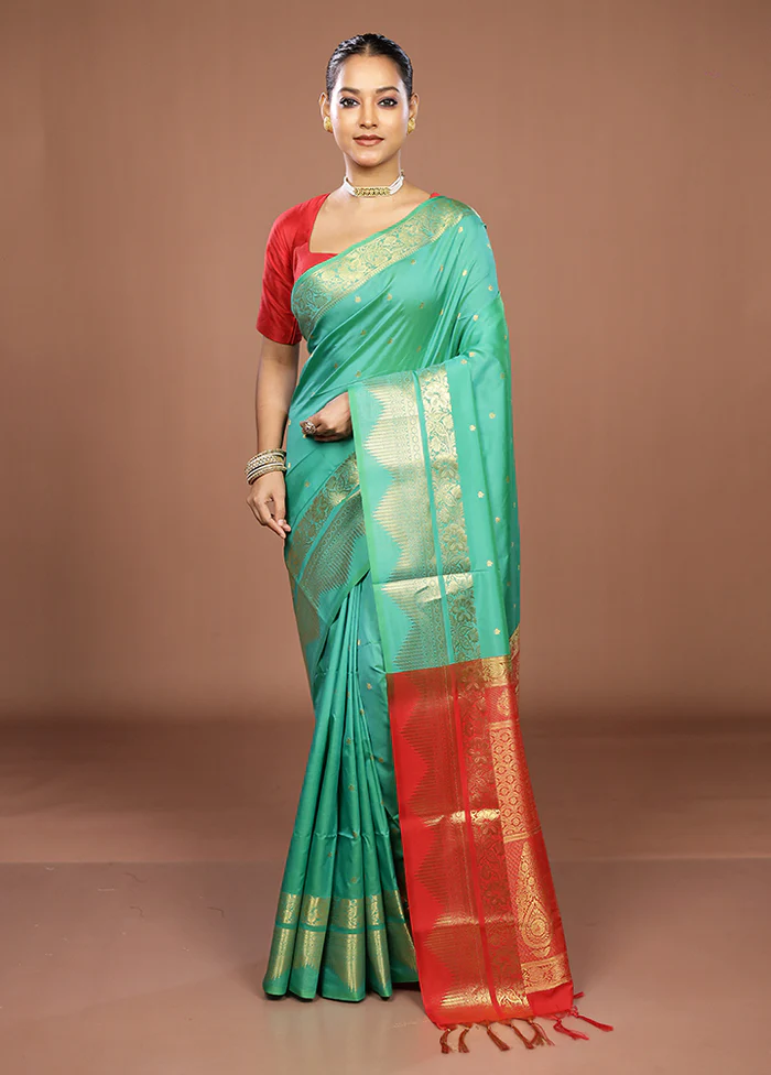 Green Kanjivaram Silk Saree With Blouse Piece - Image 2