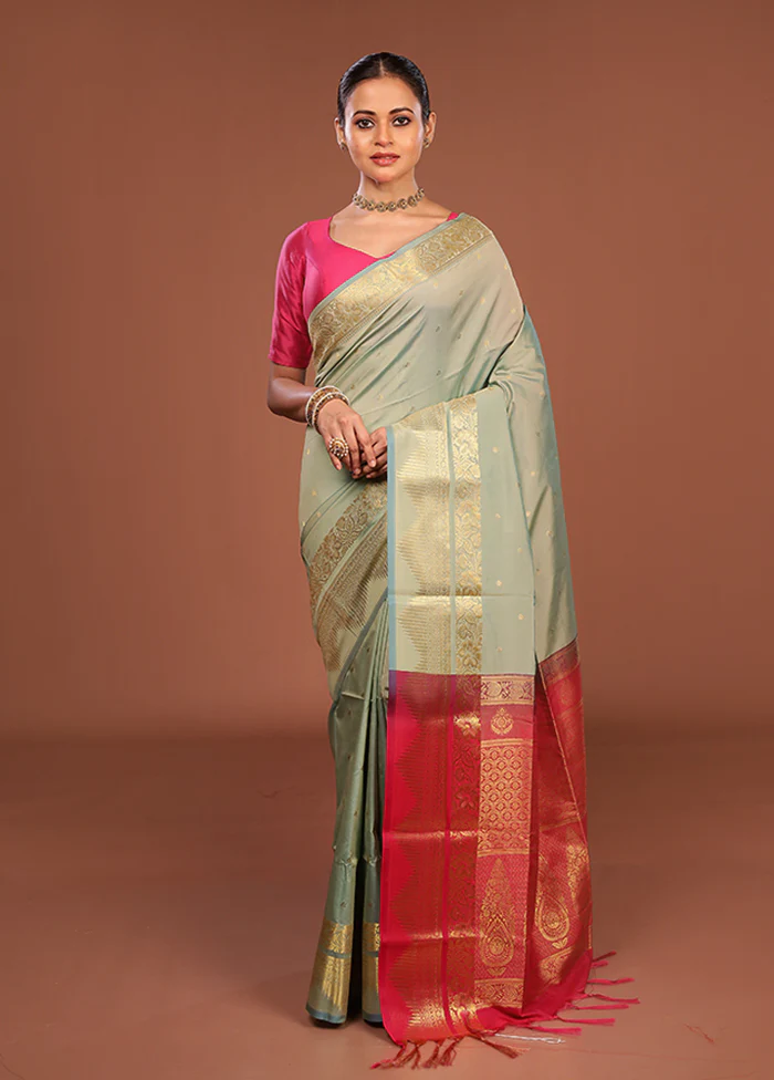 Green Kanjivaram Silk Saree With Blouse Piece - Image 2