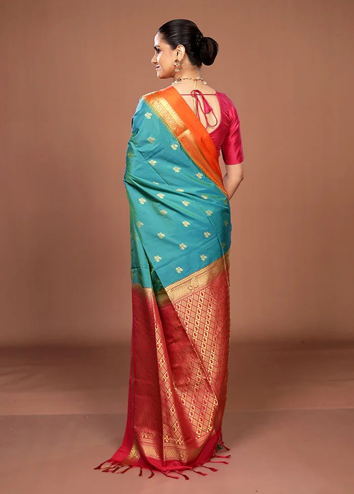 Green Kanjivaram Silk Saree With Blouse Piece - Image 3