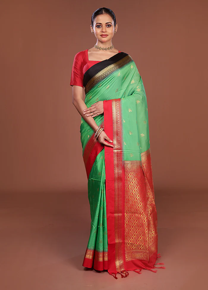 Green Kanjivaram Silk Saree With Blouse Piece - Image 2