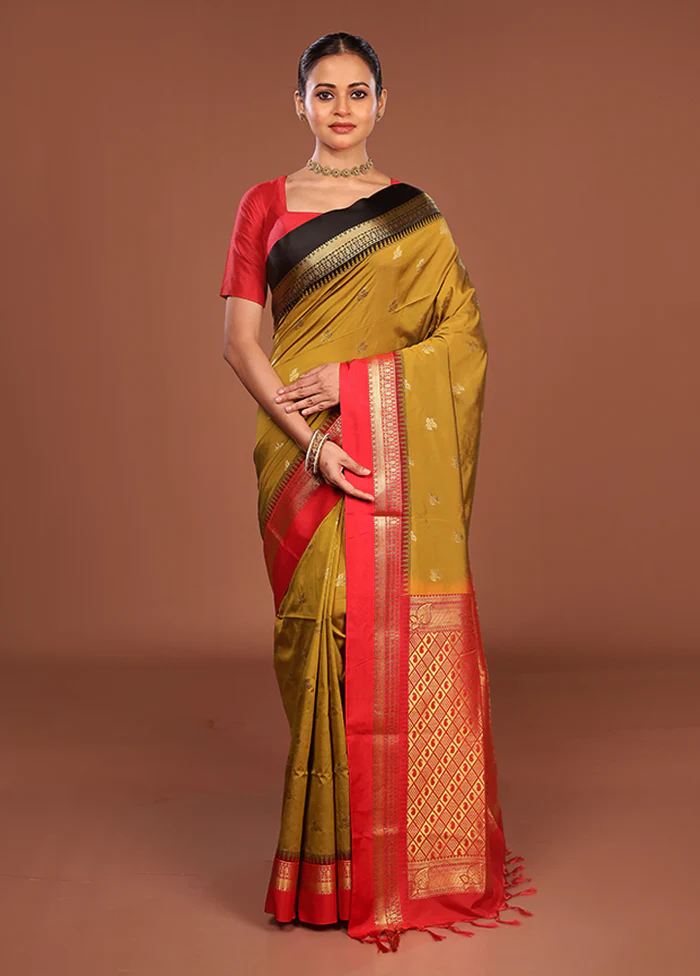 Green Kanjivaram Silk Saree With Blouse Piece - Image 2