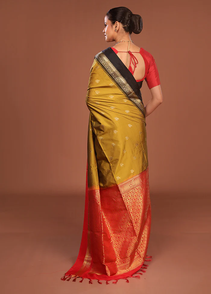 Green Kanjivaram Silk Saree With Blouse Piece - Image 3