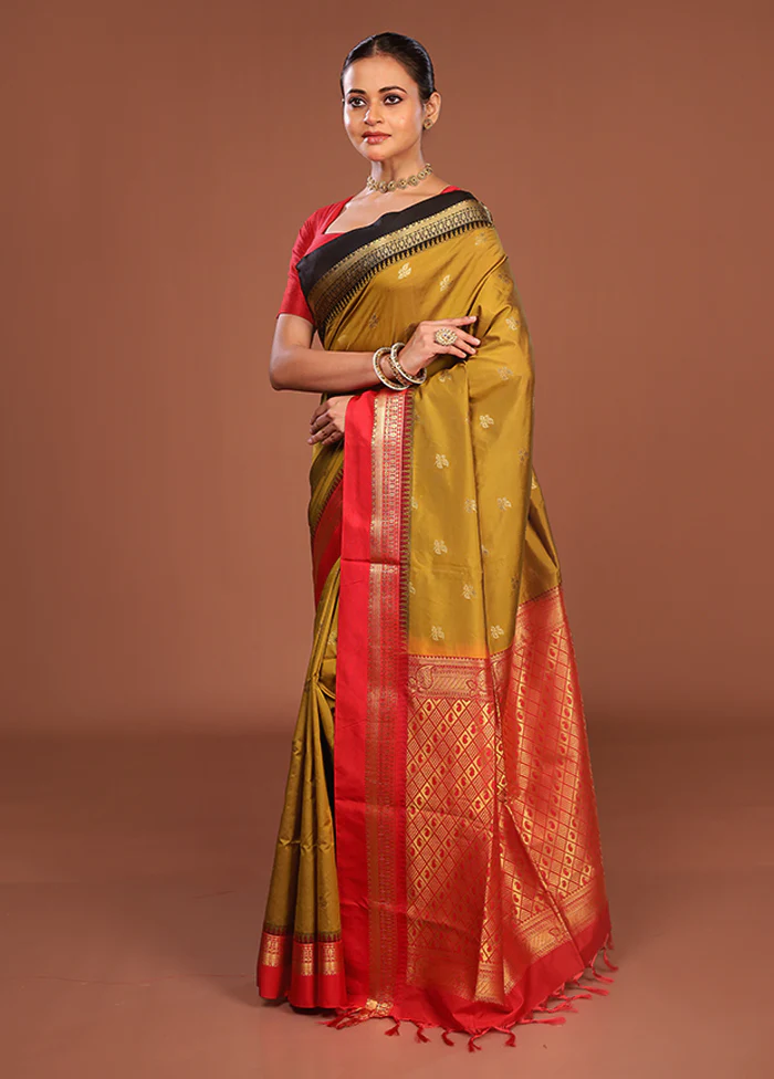 Green Kanjivaram Silk Saree With Blouse Piece - Image 4