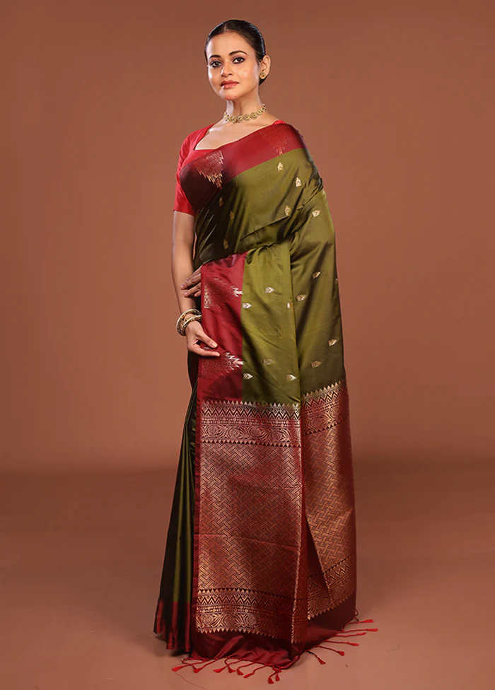 Green Kanjivaram Silk Saree With Blouse Piece - Image 4