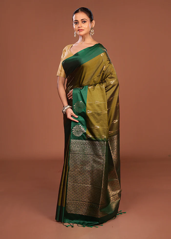 Green Kanjivaram Silk Saree With Blouse Piece - Image 4