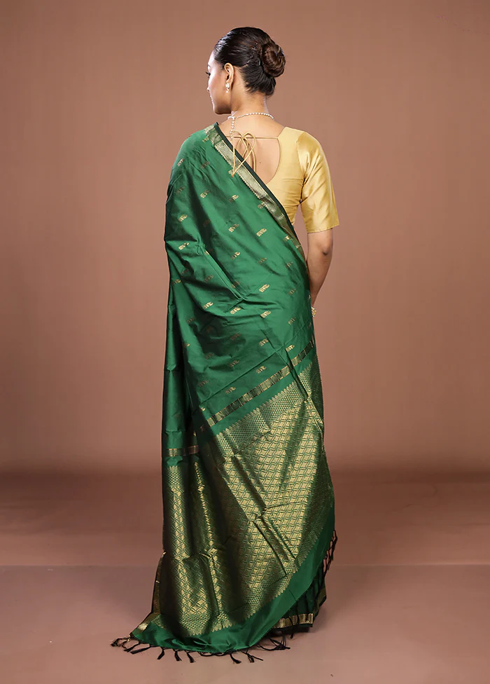Green Kanjivaram Silk Saree With Blouse Piece - Image 3