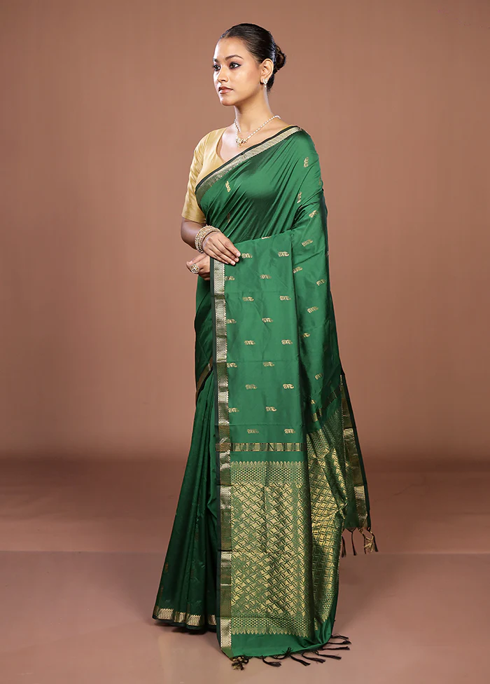 Green Kanjivaram Silk Saree With Blouse Piece - Image 4