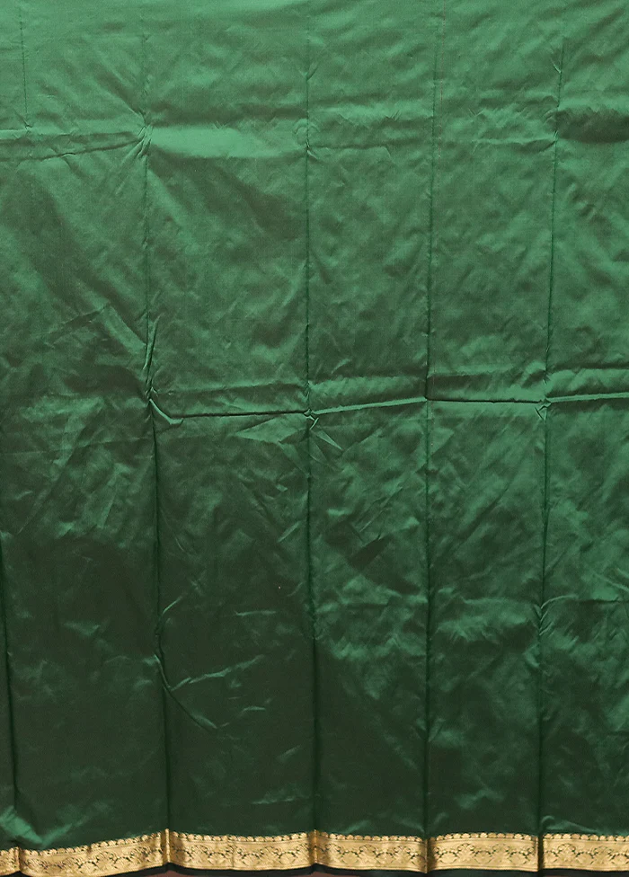 Green Kanjivaram Silk Saree With Blouse Piece - Image 5