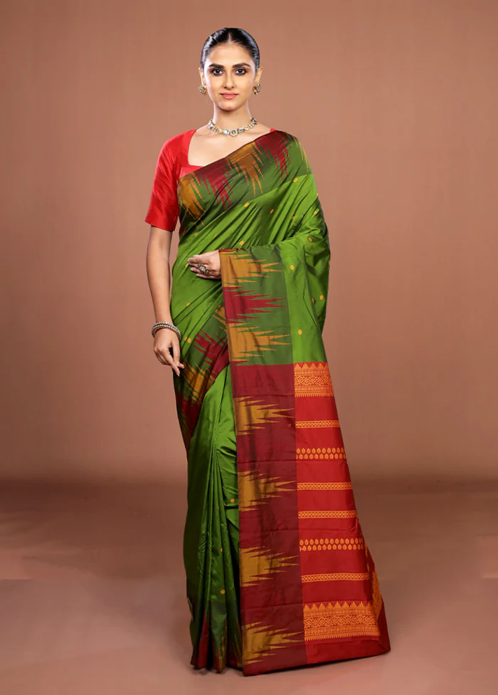 Green Kanjivaram Silk Saree With Blouse Piece - Image 2