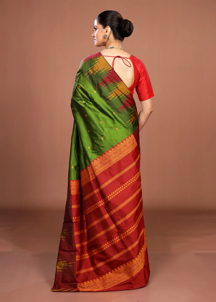 Green Kanjivaram Silk Saree With Blouse Piece - Image 3