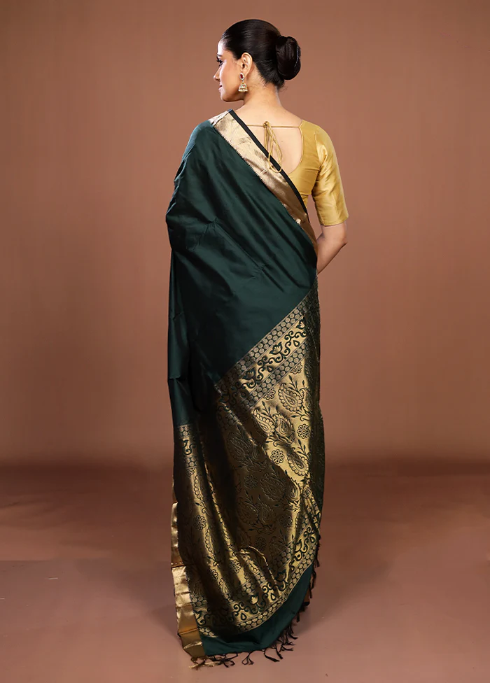 Green Kanjivaram Silk Saree With Blouse Piece - Image 3