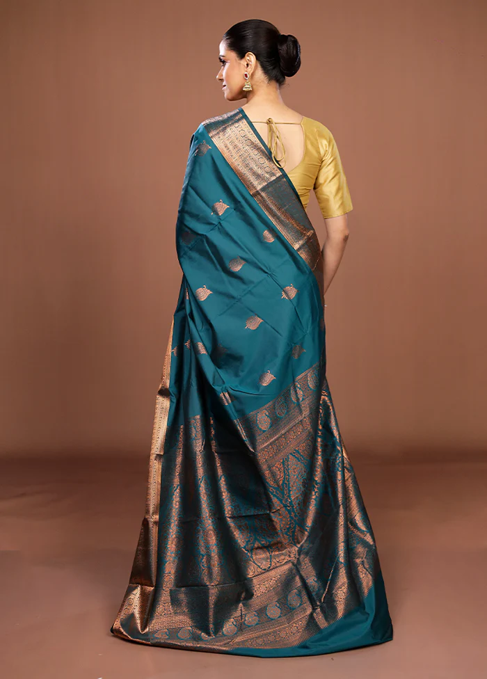 Green Kanjivaram Silk Saree With Blouse Piece - Image 3