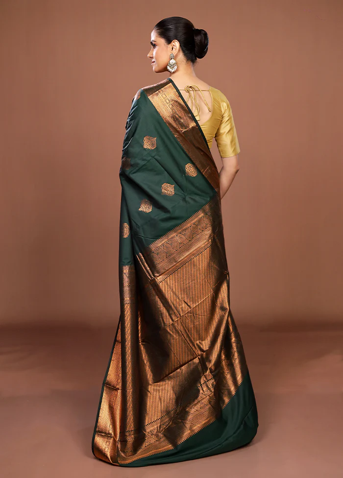 Green Kanjivaram Silk Saree With Blouse Piece - Image 3