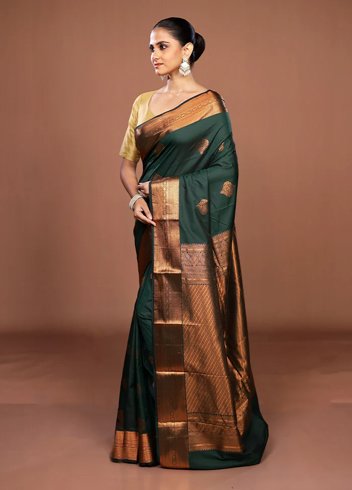 Green Kanjivaram Silk Saree With Blouse Piece - Image 4