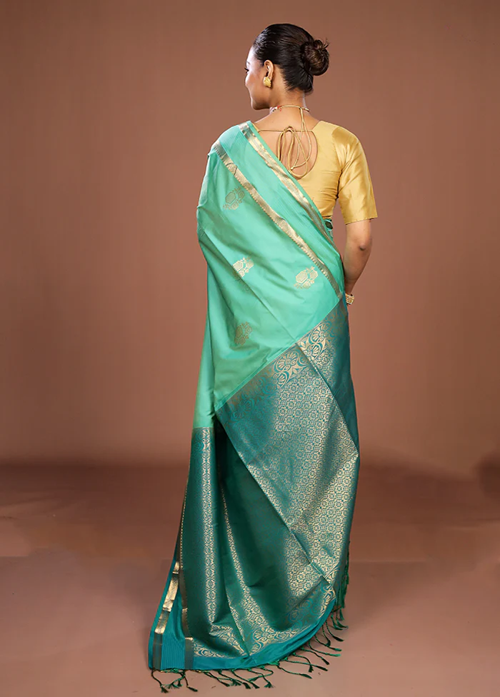 Green Kanjivaram Silk Saree With Blouse Piece - Image 3