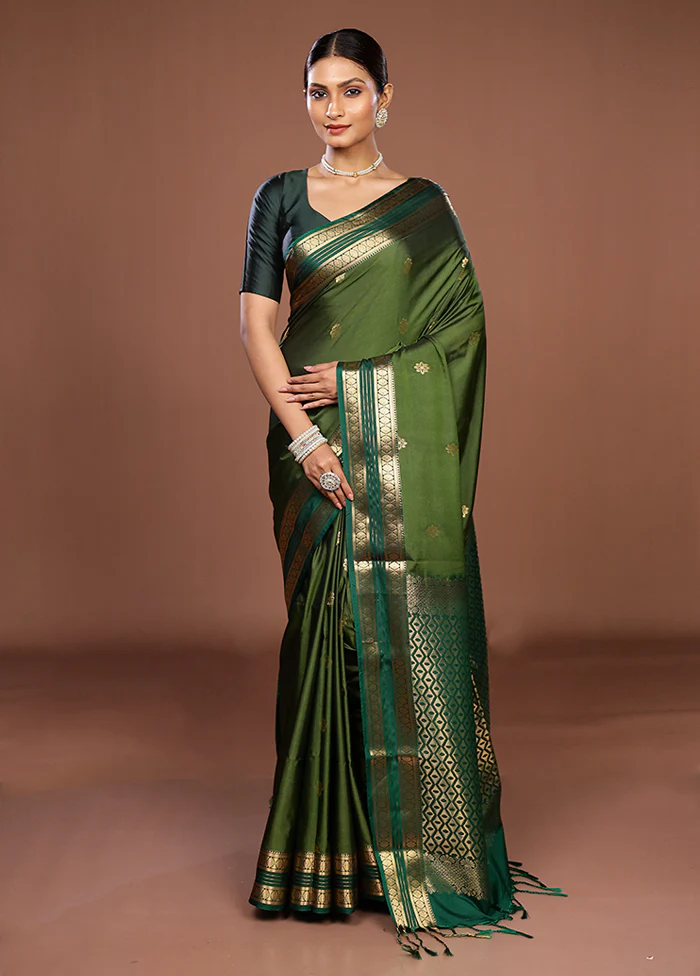 Green Kanjivaram Silk Saree With Blouse Piece - Image 2