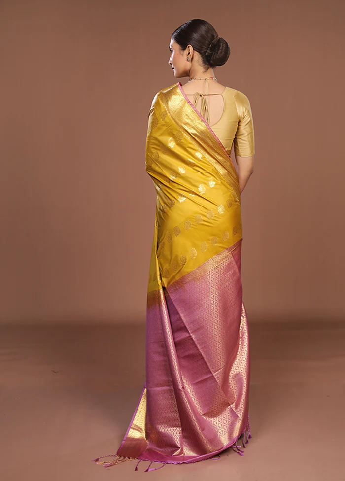 Green Kanjivaram Silk Saree With Blouse Piece - Image 3