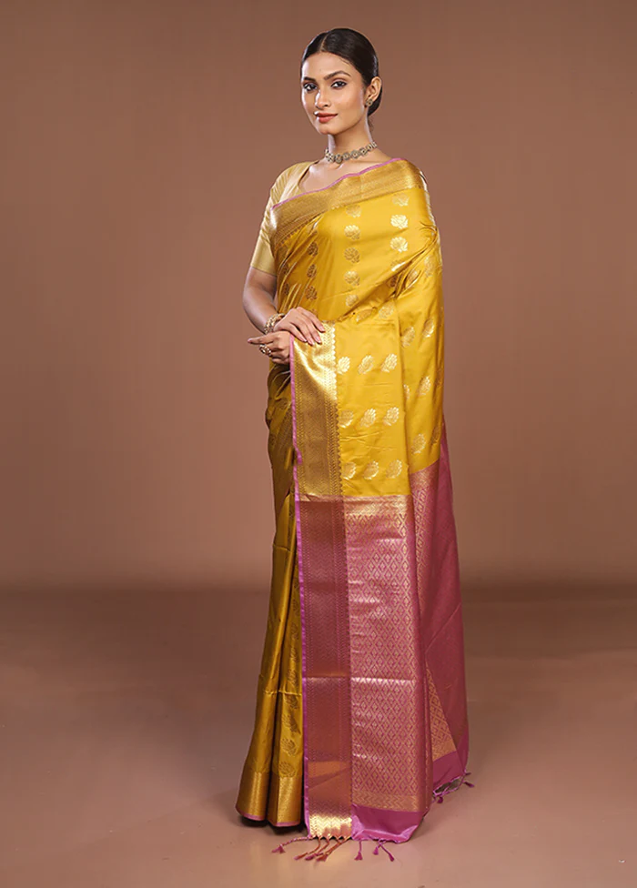 Green Kanjivaram Silk Saree With Blouse Piece - Image 4