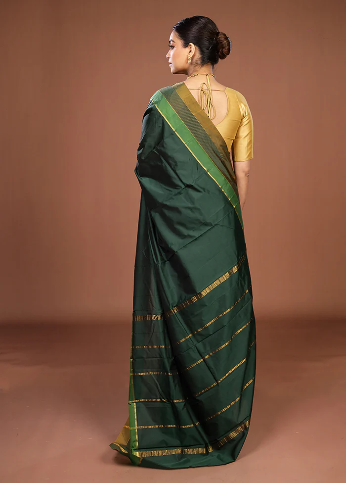 Green Kanjivaram Silk Saree With Blouse Piece - Image 3