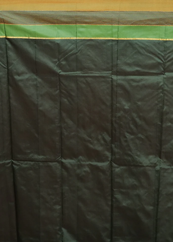 Green Kanjivaram Silk Saree With Blouse Piece - Image 5