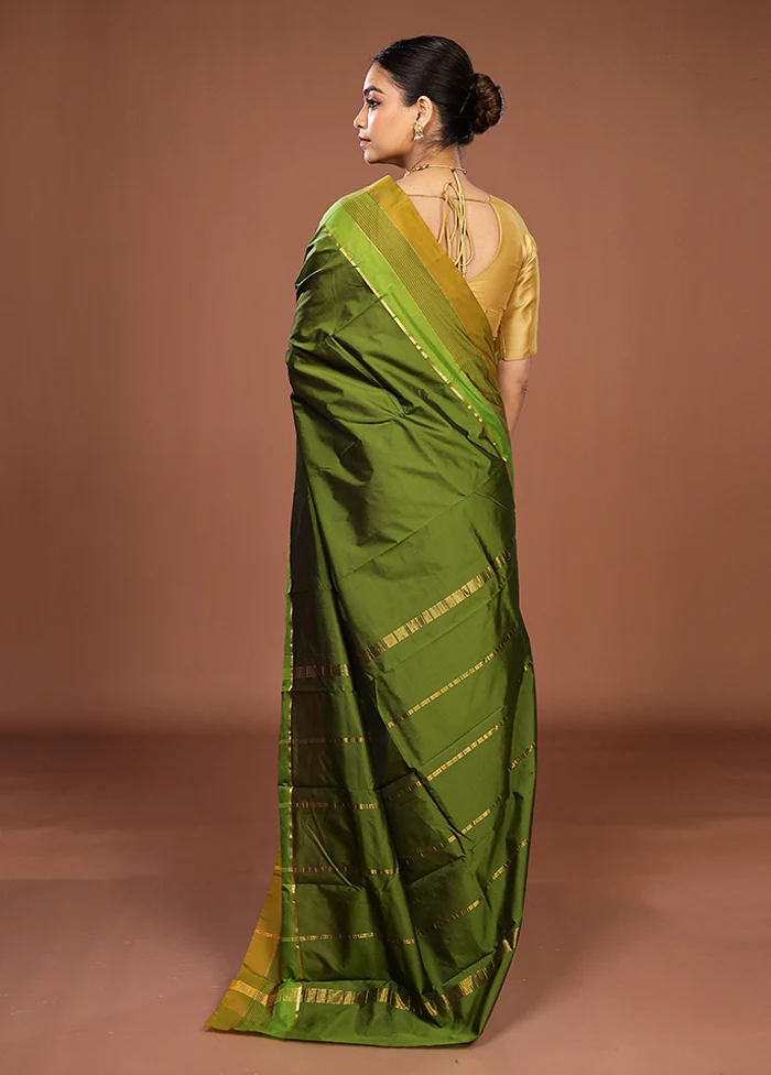 Green Kanjivaram Silk Saree With Blouse Piece - Image 3