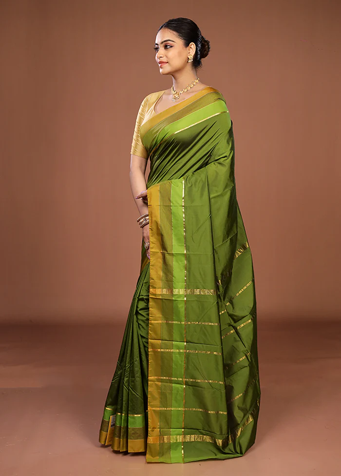 Green Kanjivaram Silk Saree With Blouse Piece - Image 4