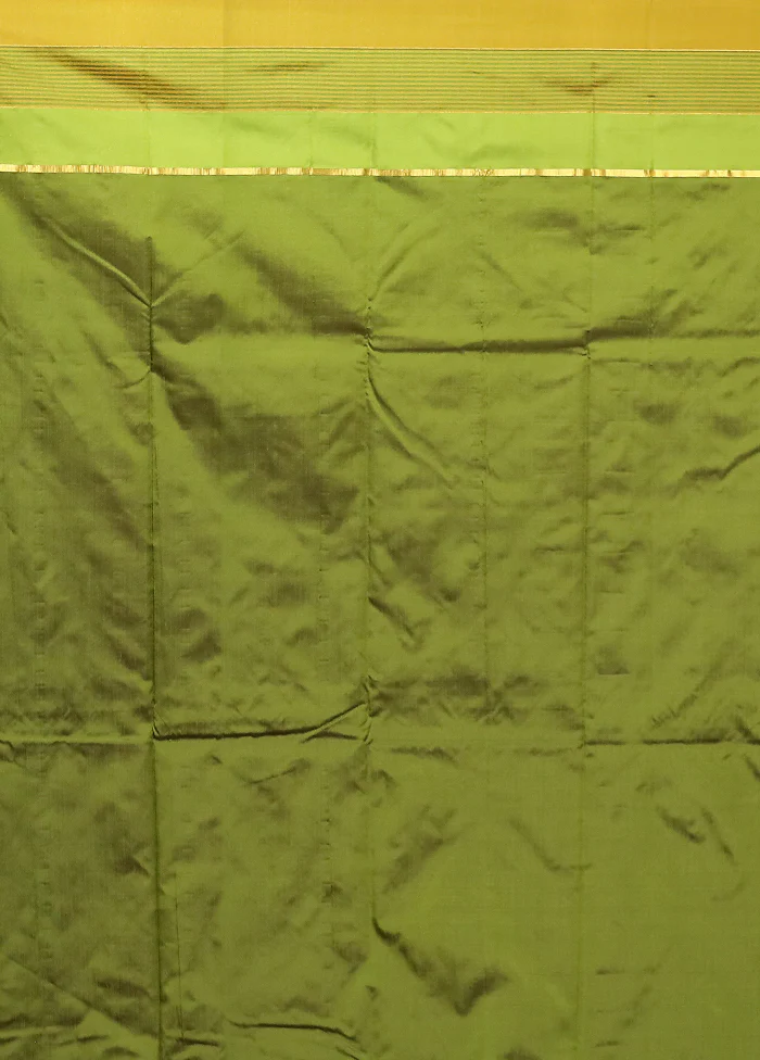 Green Kanjivaram Silk Saree With Blouse Piece - Image 5