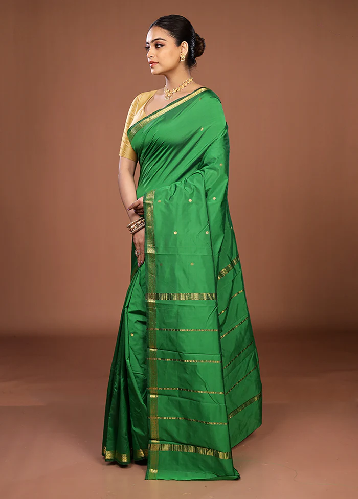 Green Kanjivaram Silk Saree With Blouse Piece - Image 4