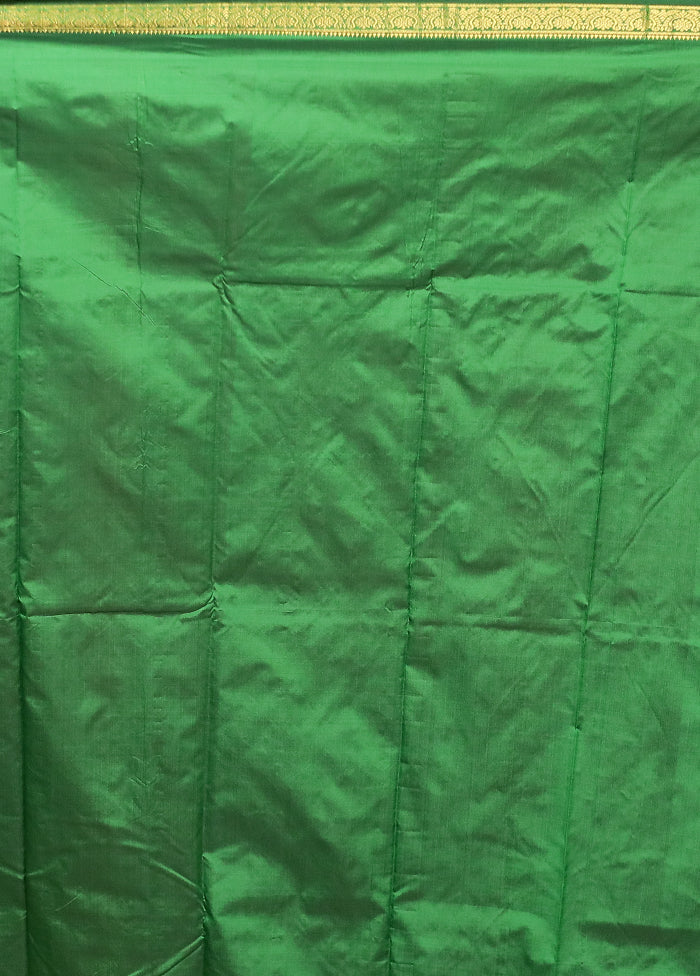 Green Kanjivaram Silk Saree With Blouse Piece - Image 5