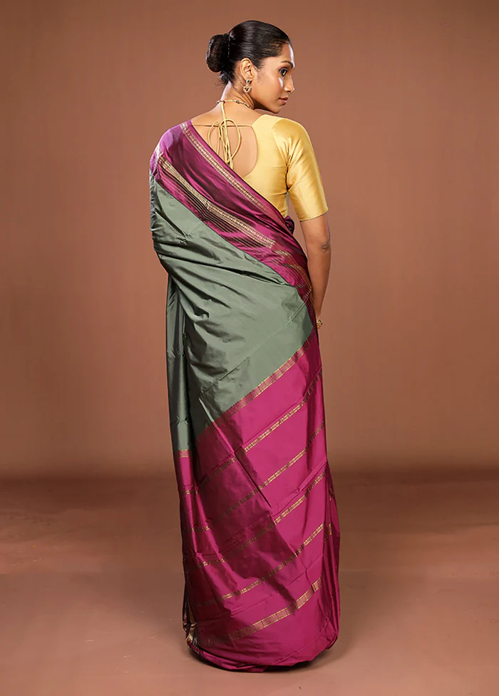 Green Kanjivaram Silk Saree With Blouse Piece - Image 3