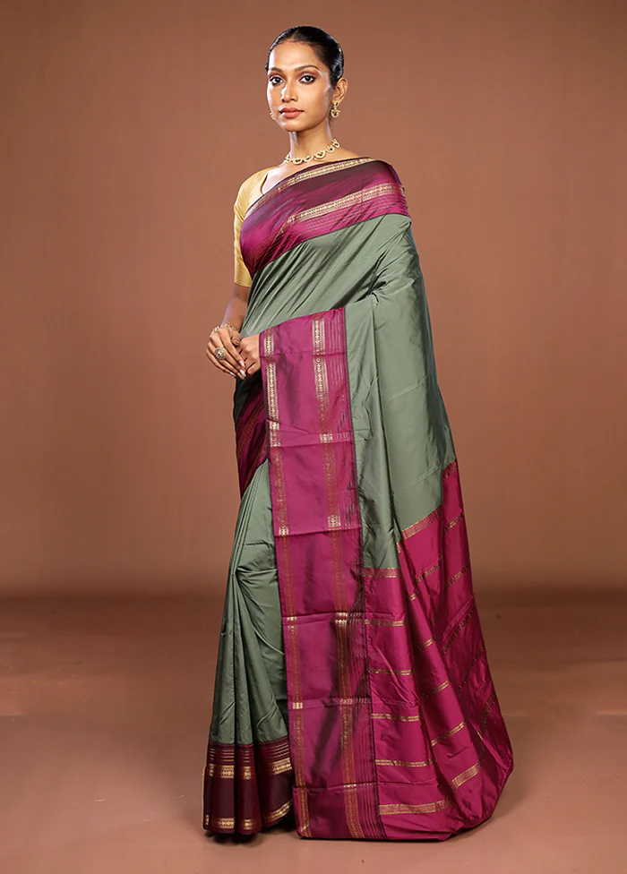 Green Kanjivaram Silk Saree With Blouse Piece - Image 4