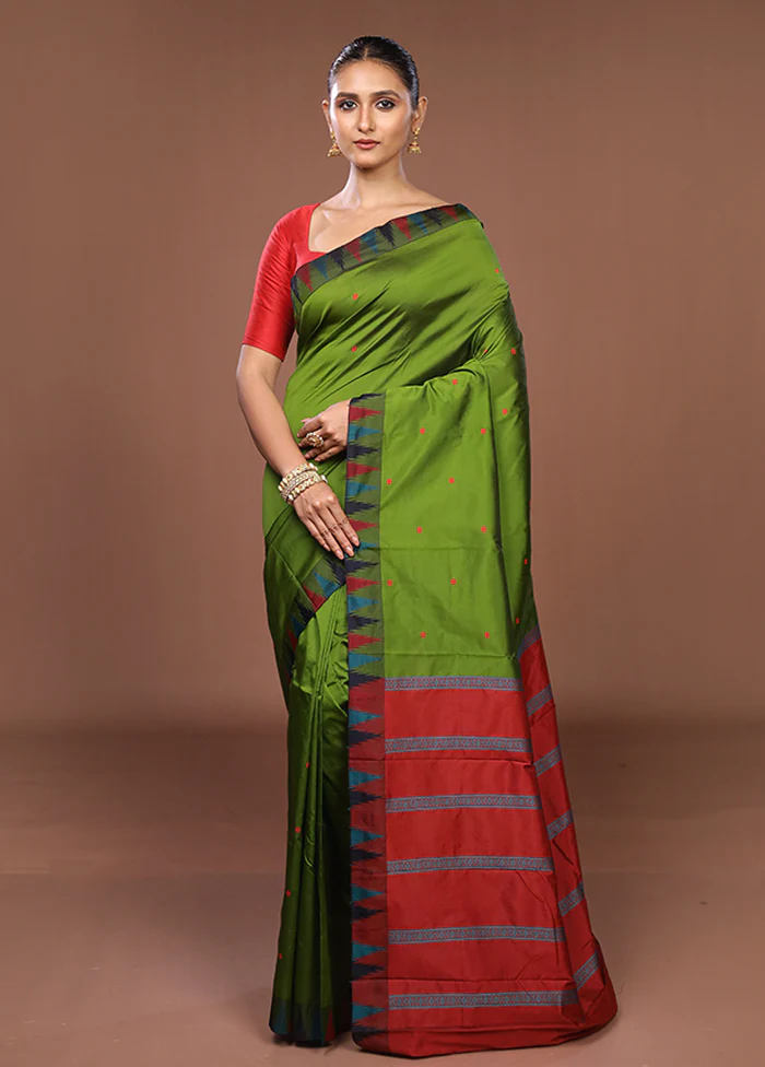 Green Kanjivaram Silk Saree With Blouse Piece - Image 2