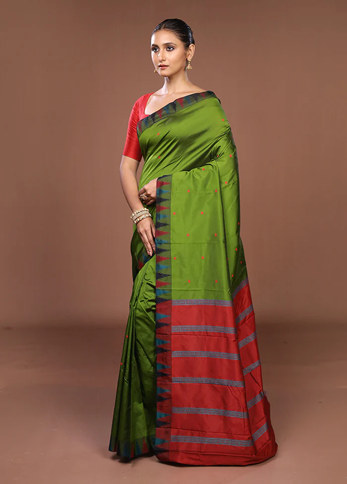 Green Kanjivaram Silk Saree With Blouse Piece - Image 4