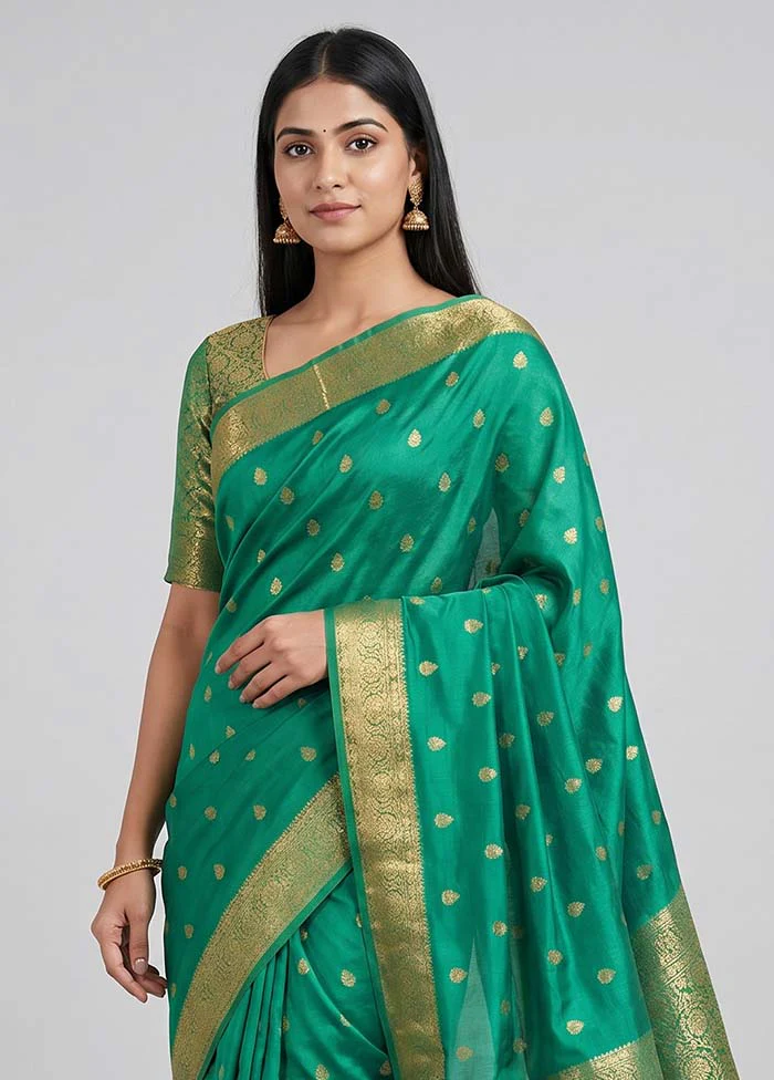 Green Kanjivaram Silk Saree With Blouse Piece - Image 2