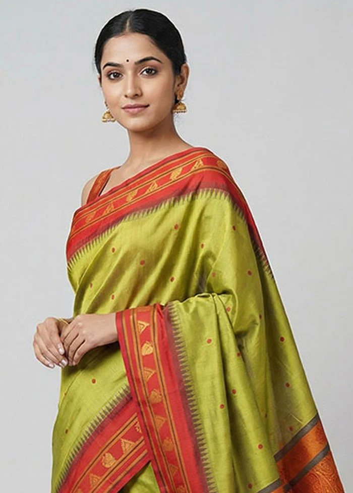 Green Kanjivaram Silk Saree With Blouse Piece - Image 2