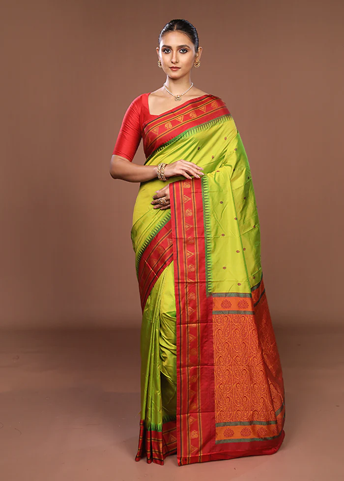 Green Kanjivaram Silk Saree With Blouse Piece - Image 2