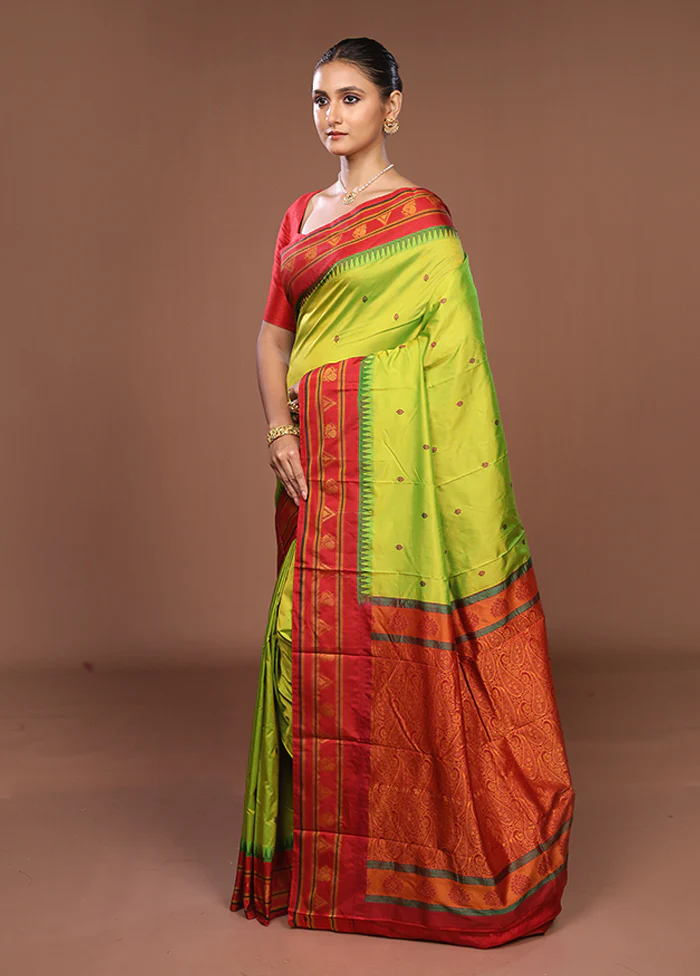 Green Kanjivaram Silk Saree With Blouse Piece - Image 4