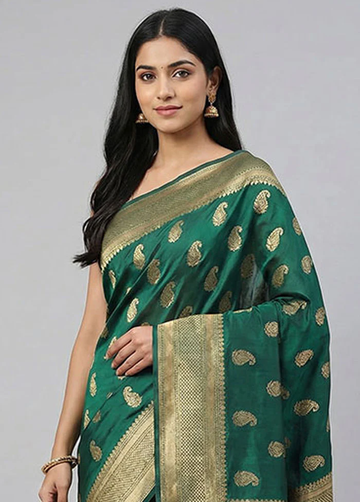 Green Kanjivaram Silk Saree With Blouse Piece - Image 2