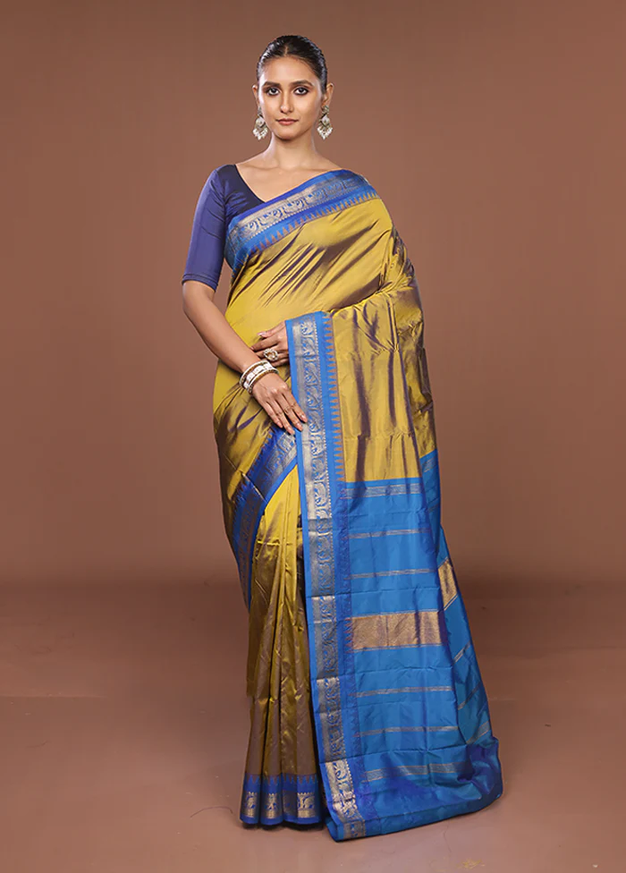 Green Kanjivaram Silk Saree With Blouse Piece - Image 2