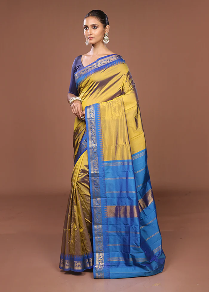 Green Kanjivaram Silk Saree With Blouse Piece - Image 4