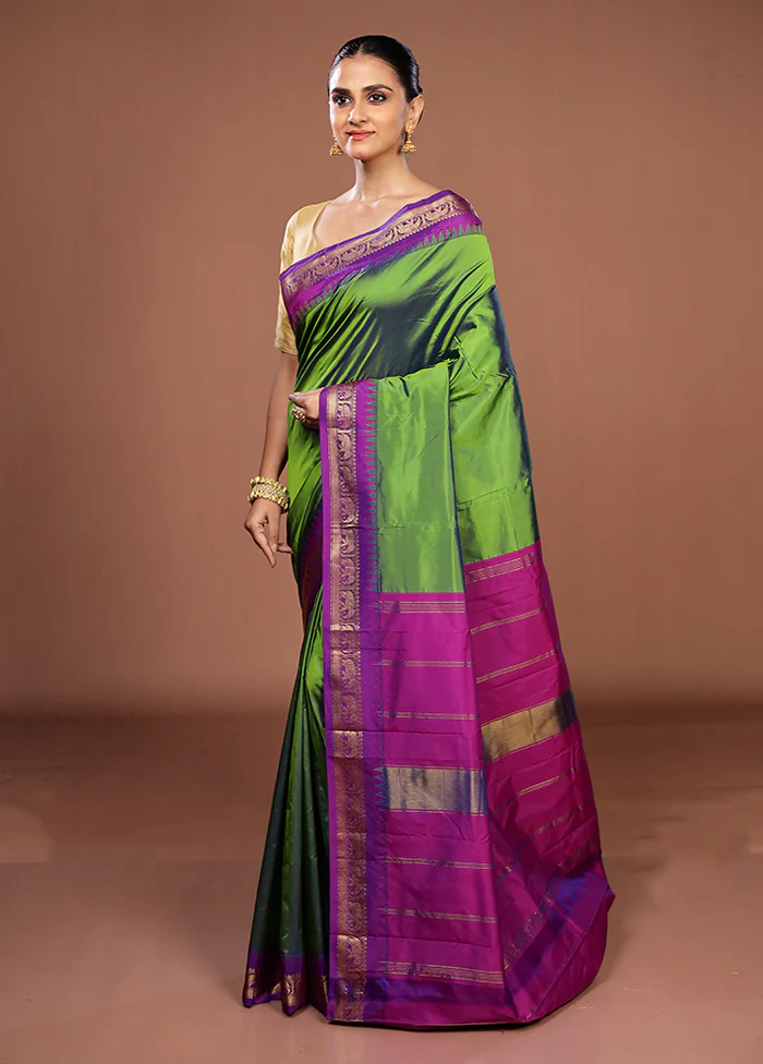 Green Kanjivaram Silk Saree With Blouse Piece - Image 4