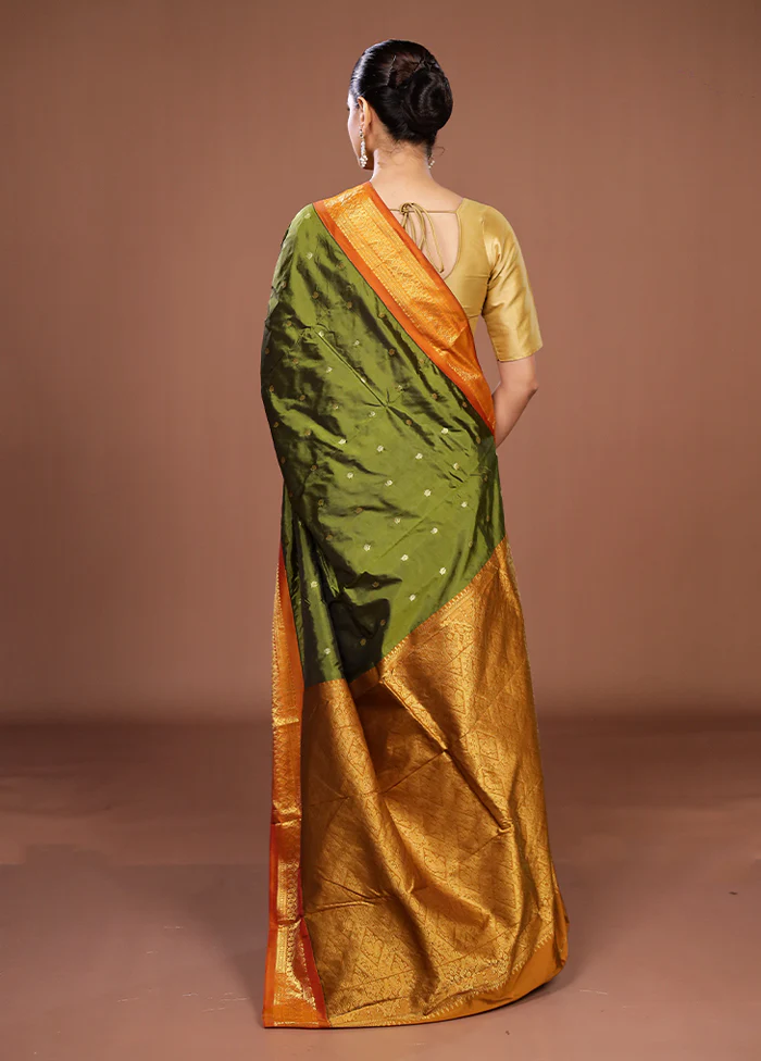 Green Kanjivaram Silk Saree With Blouse Piece - Image 3