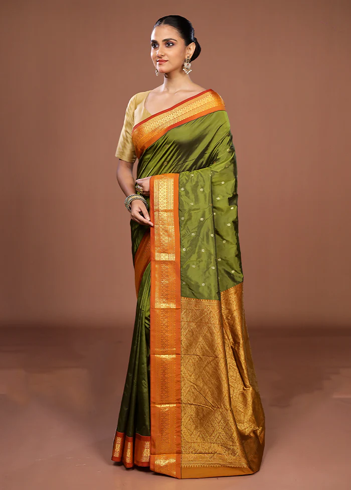 Green Kanjivaram Silk Saree With Blouse Piece - Image 4