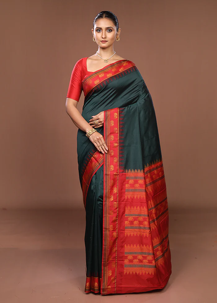 Green Kanjivaram Silk Saree With Blouse Piece - Image 2