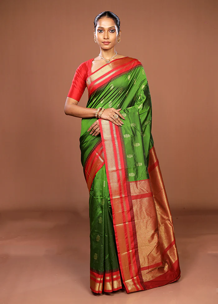 Green Kanjivaram Silk Saree With Blouse Piece - Image 2